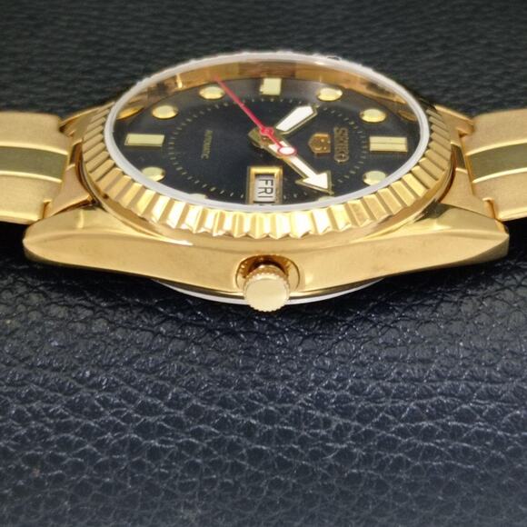 Vintage 1981 Seiko Automatic Mens Gold Watch W/daydate & Black accents - Picture 5 of 10